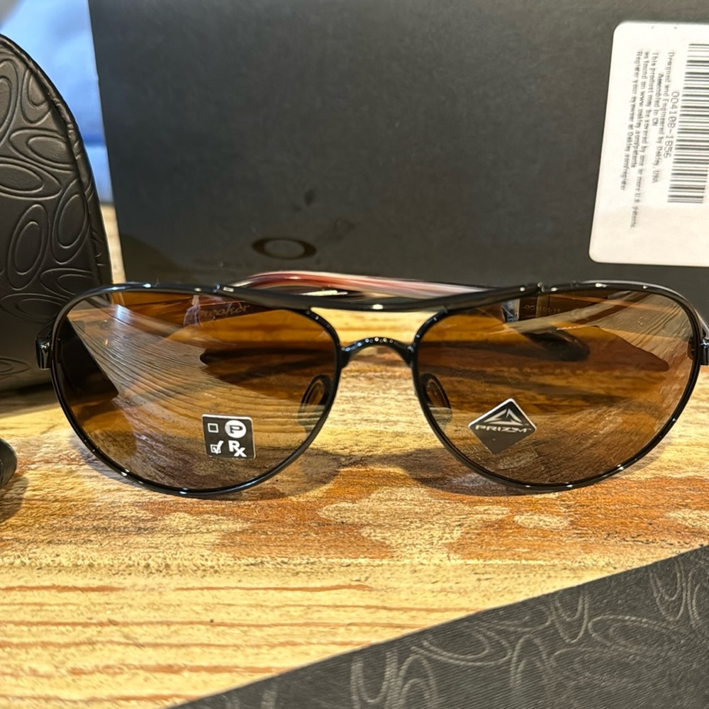 New Oakley Tie Breaker Women’s sunglasses. Polished black, PRIZM Tungsten.